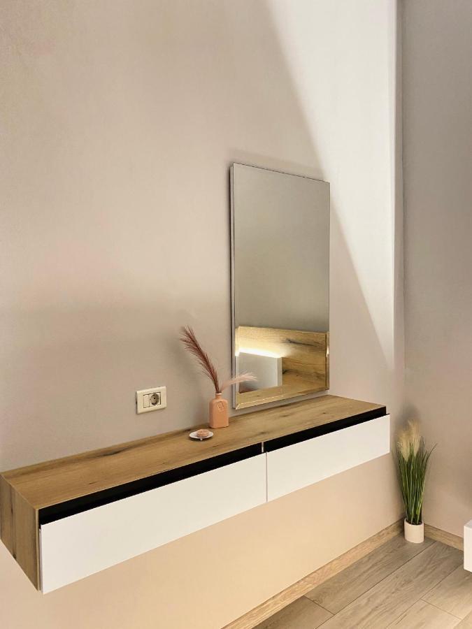 Newly Renovated One Bedroom Apartment In Tiranë Eksteriør bilde
