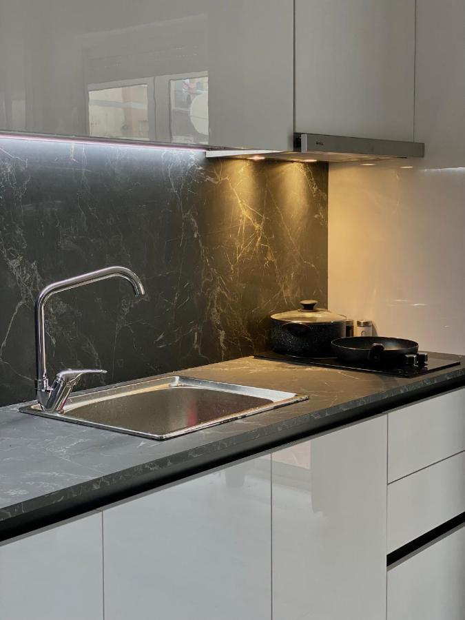Newly Renovated One Bedroom Apartment In Tiranë Eksteriør bilde